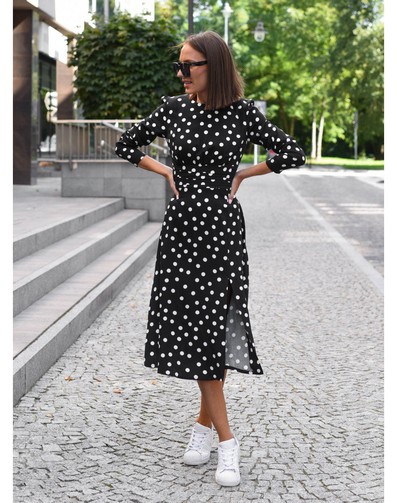 Bernardeta - Elegancka Sukienka w Grochy z Rozcięciem i Podkreśloną Talią